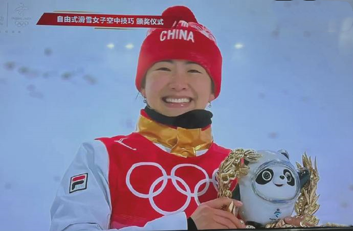 美国名将诠释体育精神，赛后高喊：我为徐梦桃骄傲！<a href=