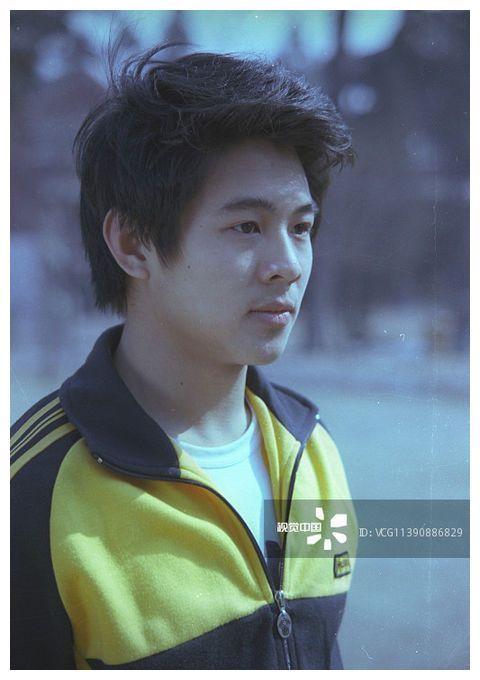 李连杰57岁生日分享大量年轻时的照片