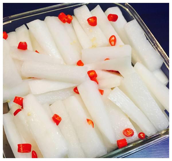 腌制萝卜条秘诀简单几步方便好操作酸辣爽口放一年也不坏