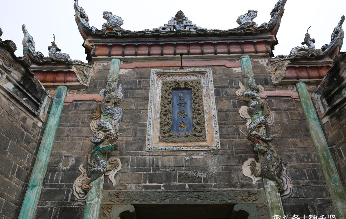 陕南佛教圣地白云寺云端上的千年古刹极目远眺瀛湖尽收眼底