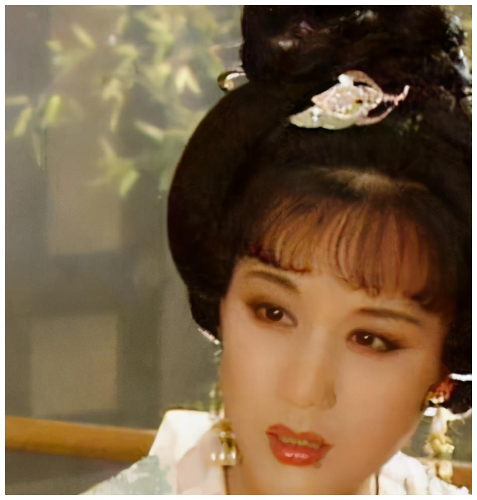 这位美女痣美女李建群去世留下许多经典人物