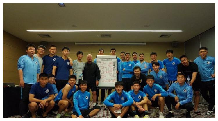 引援目标25岁以下,两国脚无缘加盟大连人,97实德三少成候选?