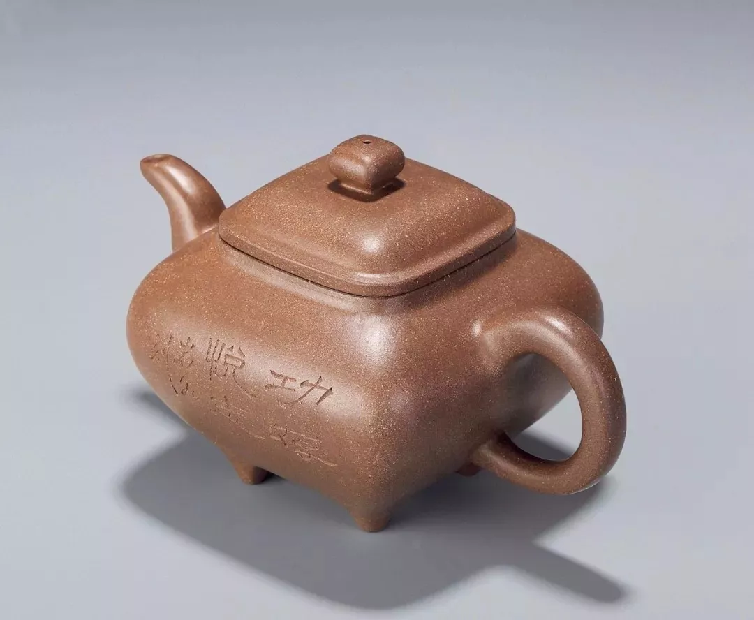 匏尊底款"景舟七十后作"▲汉云壶▲桑碥壶 2017年落槌价850万元▲顾泉