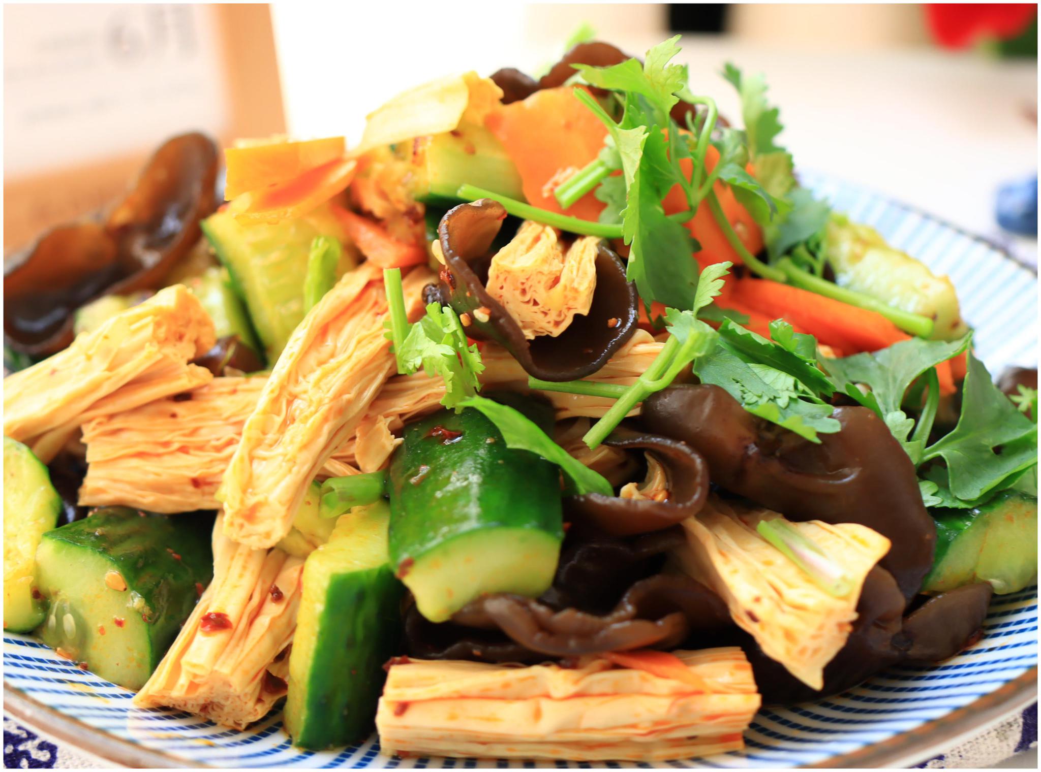 6月,大鱼大肉靠边站,这道凉菜可常吃,低脂营养好,常吃无负担