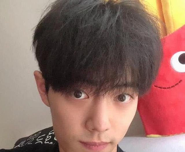 发际线对颜值的影响有多大看到肖战掀开刘海后这是一个人吗