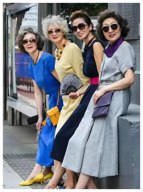 被4位气质老太太实力圈粉了原来真正的时髦与年龄无关