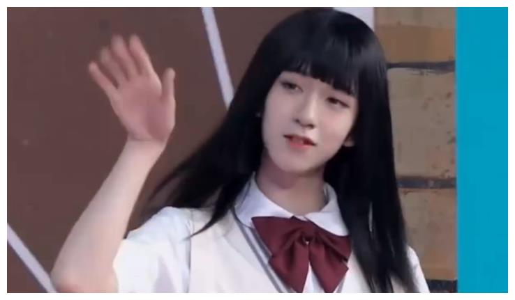 玩开了时代少年团贺峻霖女装亮相舞台粉丝直夸真男人