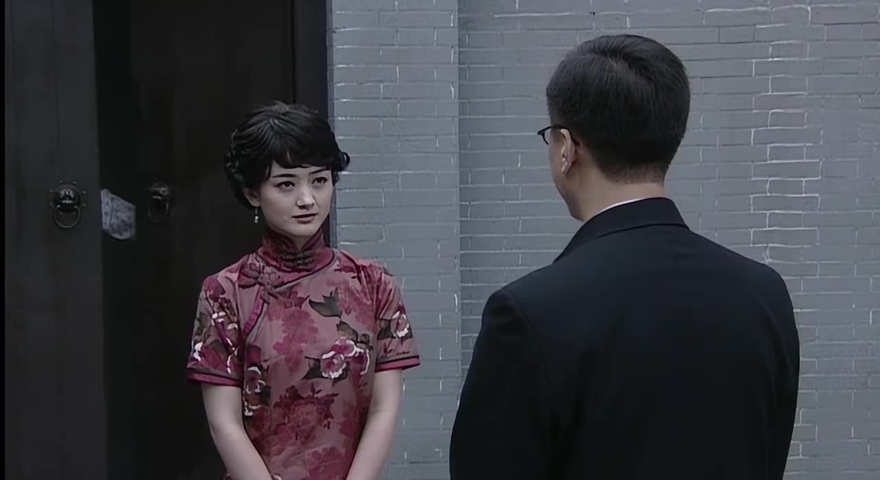 潜伏:余则成完成组织任务,翠平一高兴上烧白,余则成怕了!