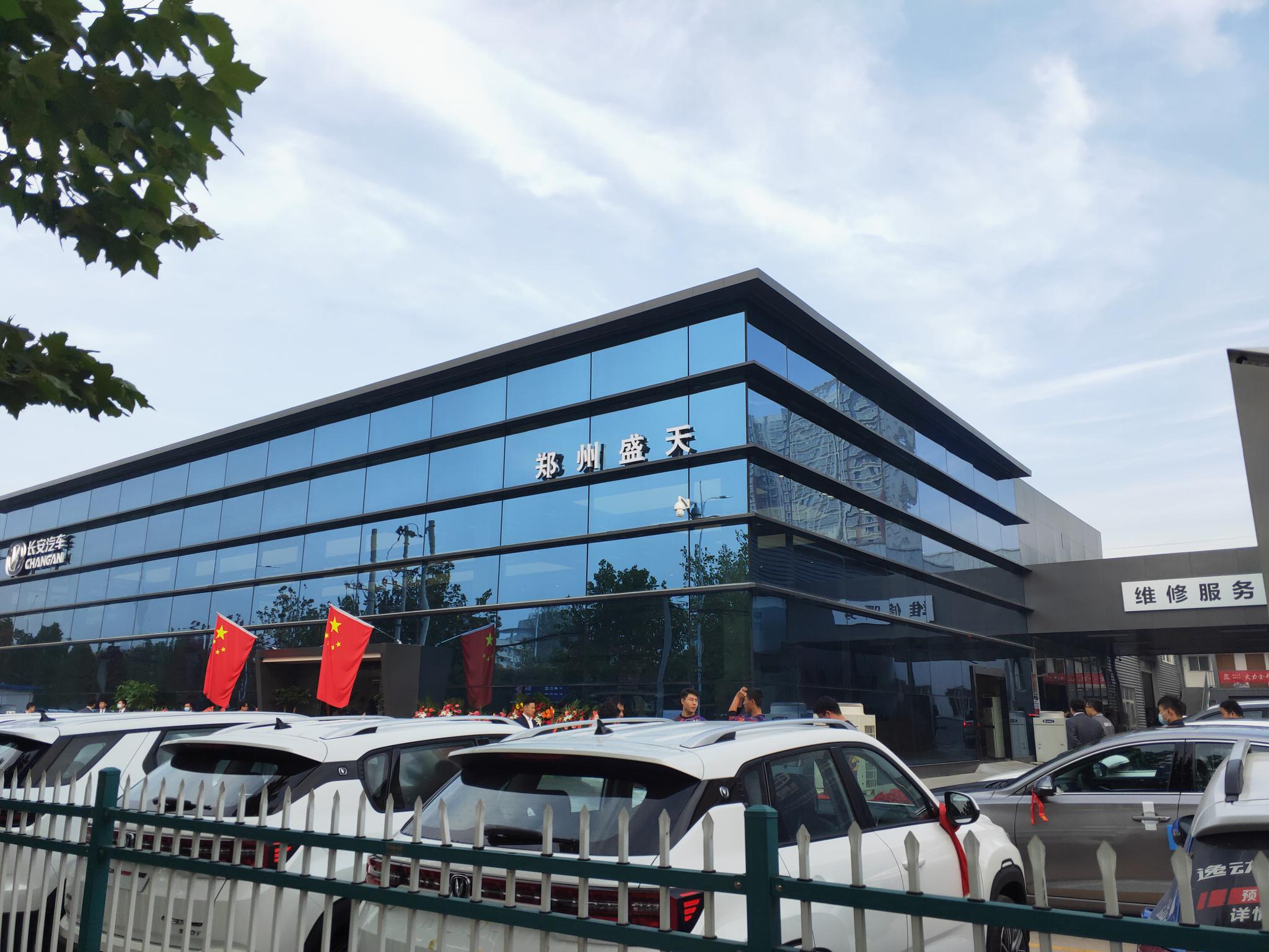 长安汽车开启3.0形象店模式,郑州盛天店盛大开业