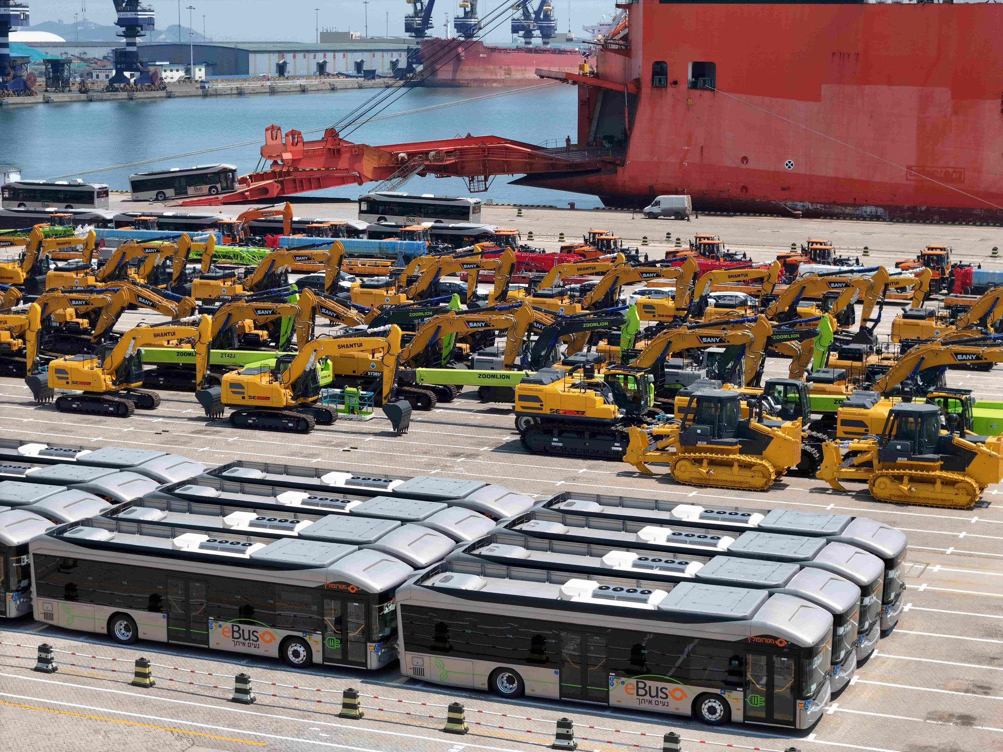 95台纯电动客车经"烟台-土耳其"特色滚装航线发往欧洲