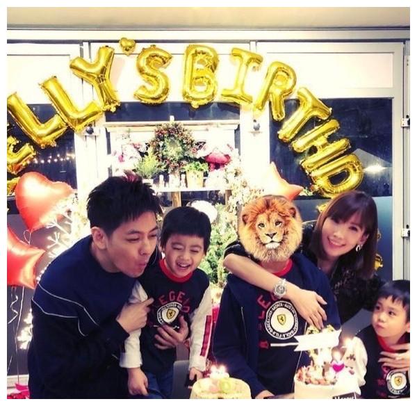 林志颖双胞胎儿子送妈妈手工礼物庆祝母亲节,陈若仪太感动笑开花休闲区蓝鸢梦想 - Www.slyday.coM 林志颖双胞胎儿子送妈妈手工礼物庆祝母亲节,陈若仪太感动笑开花休闲区蓝鸢梦想 - Www.slyday.coM