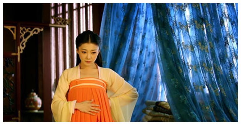 一人得道鸡犬升天,杨玉环受宠之后,他的家人也得到了唐玄宗的重用,杨