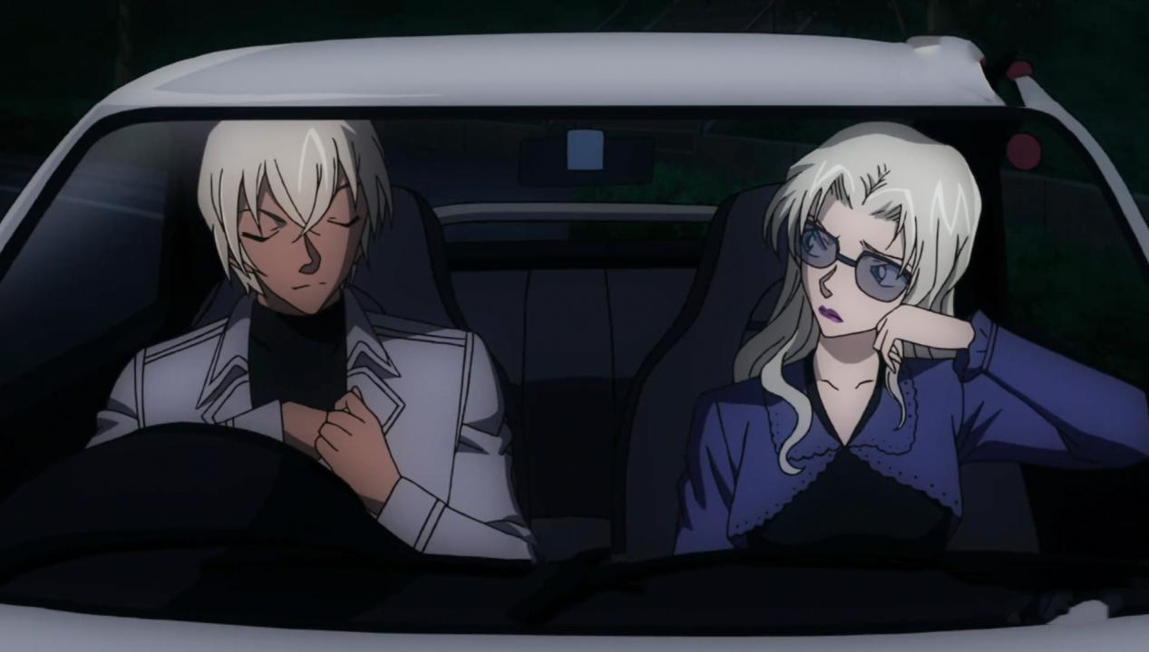 奇怪的现象不知道为什么,安室透和贝尔摩德似乎很喜欢在车上聊天,他们