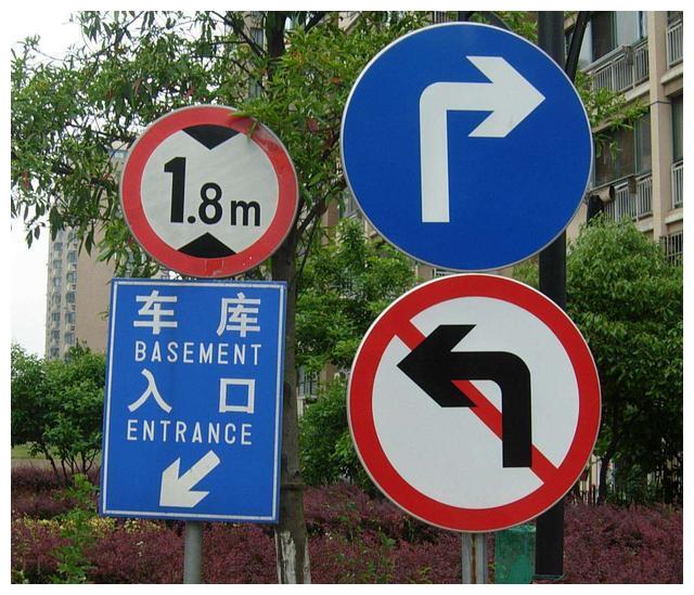 这种锯齿车道该怎么走交警赶紧去学不然小心分都不够扣