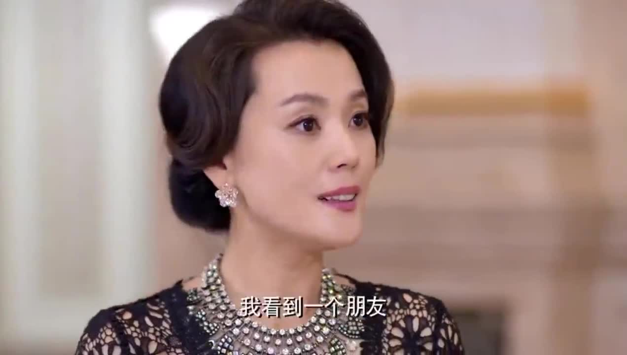 你是我的姐妹:白富美想透气,走到窗边,就见男友和女生打情骂俏