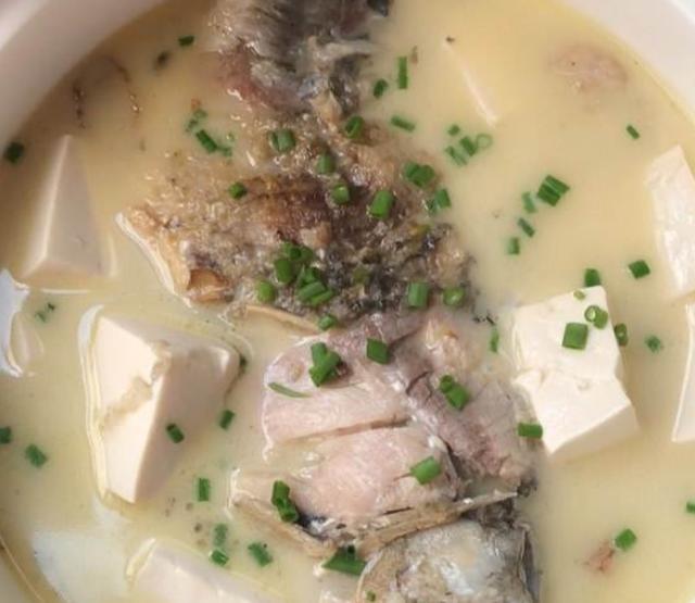 炖鲫鱼豆腐汤,直接加水煮就错了,多加1步,鱼汤又香又白无腥味