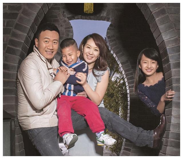 胡军对儿子和女儿的态度,简直天差地别,女儿撞脸江疏影像妈妈