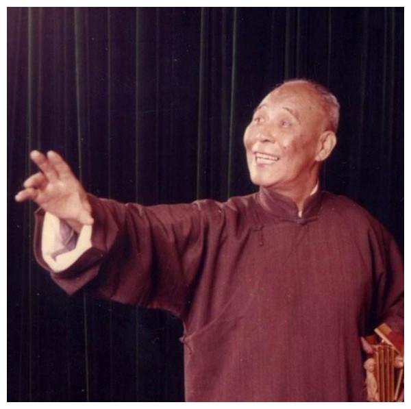 于谦说相声爱"翻车"总算找到根源了!师爷就曾多次在台"晃范"