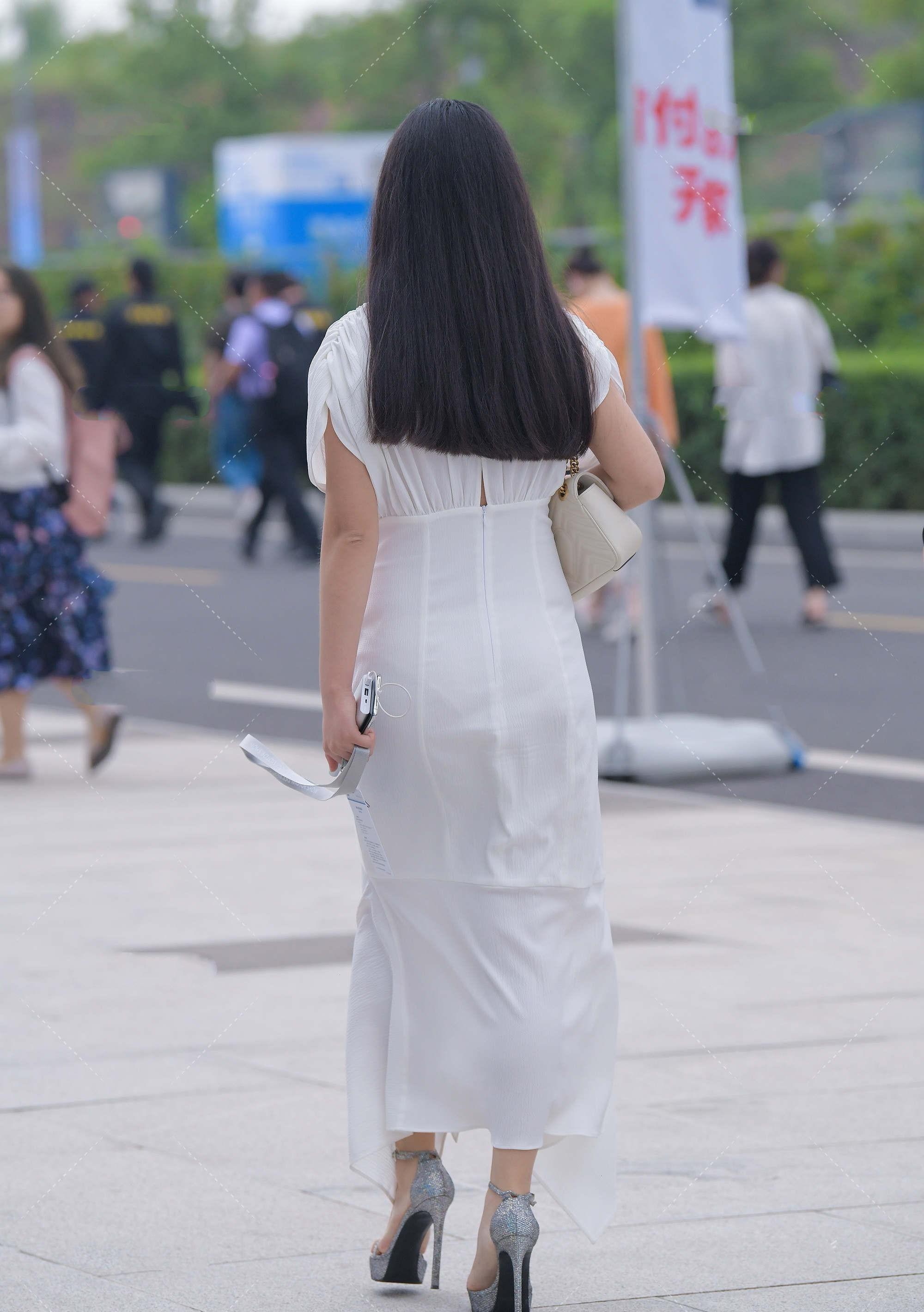 仙气十足的鱼尾裙,简约大方好搭配,温柔女生穿搭