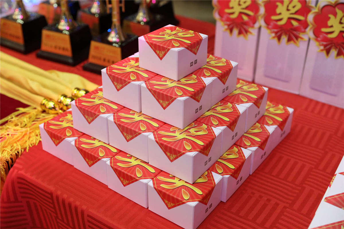 受欢迎的年会礼品怎么选?__财经头条