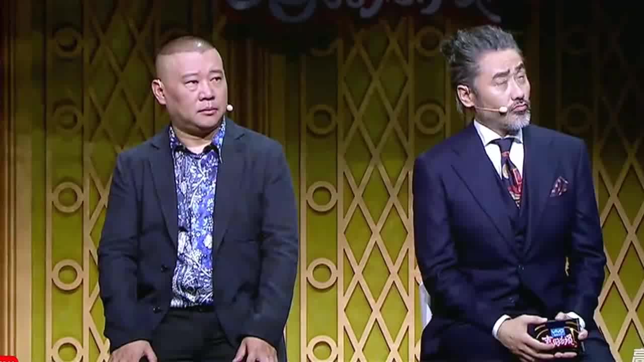 小品:刘涛与沈腾假装医务兵到战场搜物品,一见人就装死,真好笑