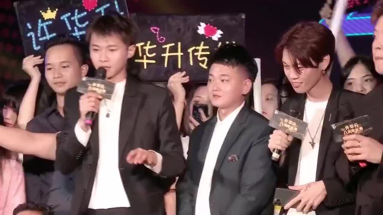 许华升和团队合唱《陪你到底》温馨,活动虽小有遗憾却也成功!