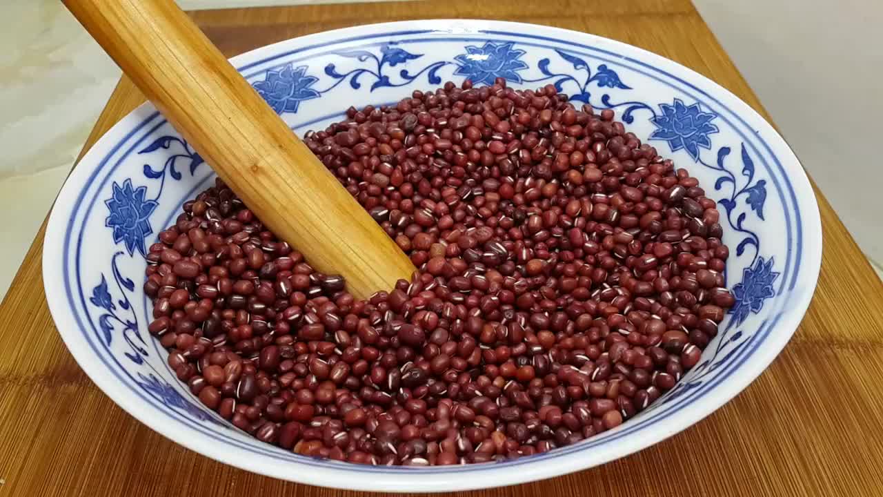 糯米粉这么做才好吃,加半斤红豆,软糯香甜不粘牙,比蛋糕还好吃