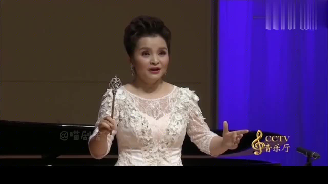 吴碧霞:身高不足1.5米,歌喉宛如天籁之音,被称中西合璧的夜莺