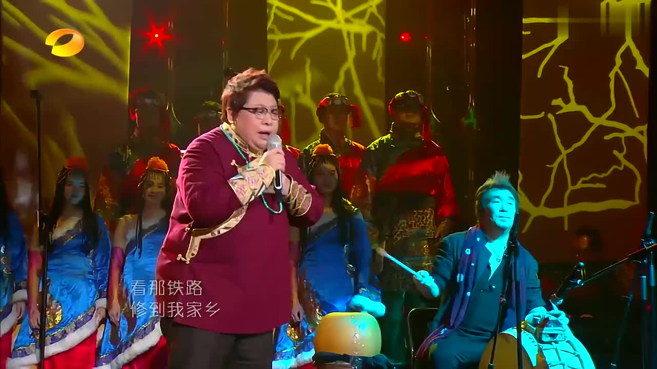 韩红的这首《天路》红遍大江南北,高音震撼,让人久久不能忘怀!