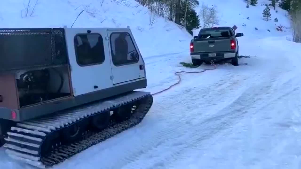 山地雪地救援车图片