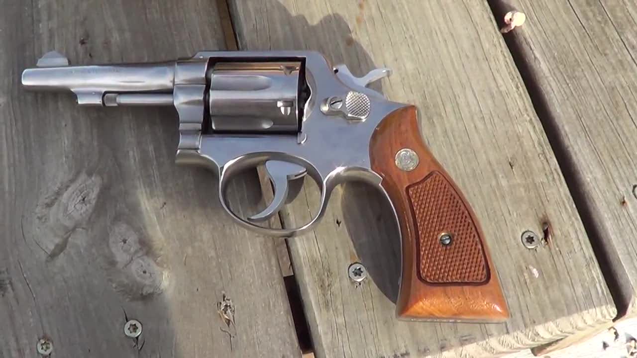 史密斯韦森64型左轮手枪,户外靶场射击测试,可靠性极高
