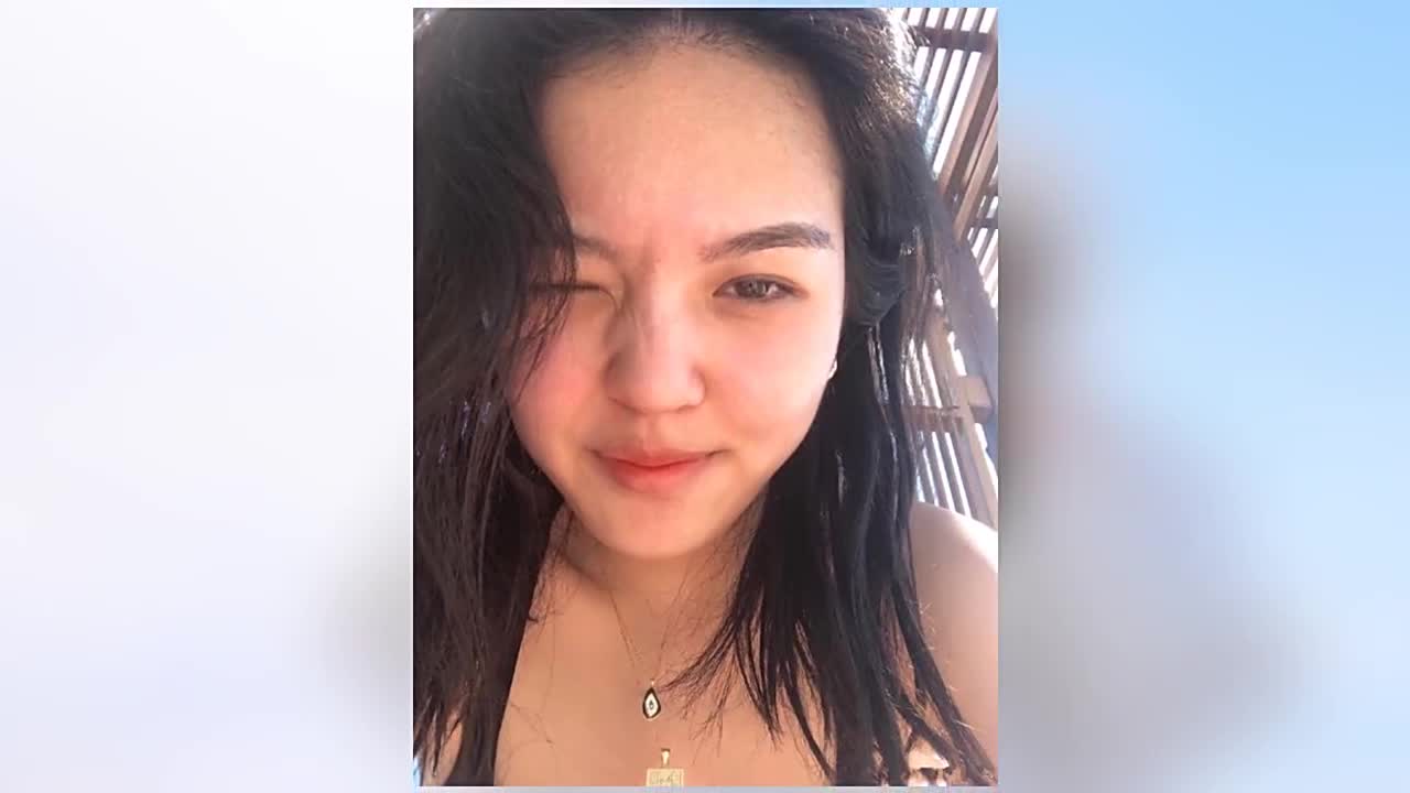 李咏女儿法图麦,晒火辣泳装照引争议,个性标签:及时行乐!