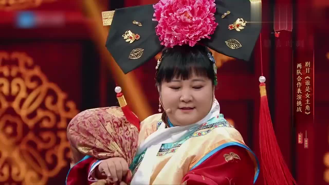 贾玲裹着棉被演小品,脑袋上哗哗流水,网友:头上长个水龙头?