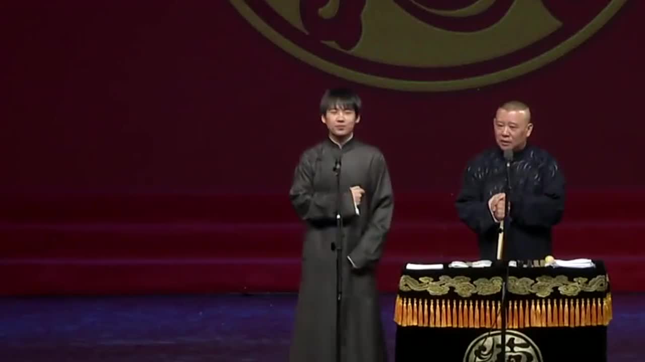 郭麒麟郭德纲父子同台说相声!爷俩台上爆笑演绎,笑的我脸快抽了