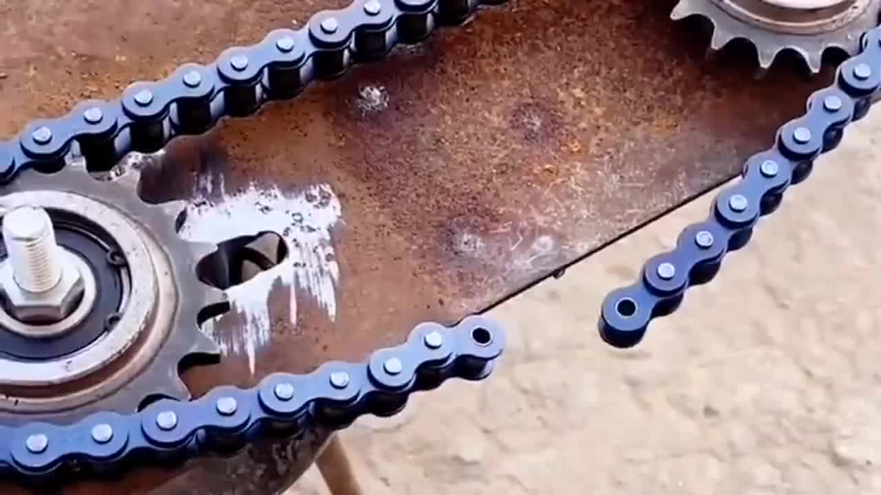 小姐姐发明的接链条神器,简单又实用,老板看到直接奖励她50元