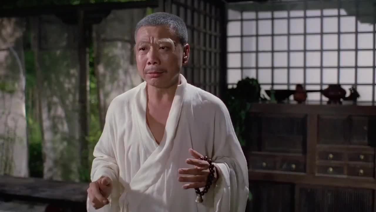 一休大师被整蛊拿起钳子拔自己牙齿看着就疼