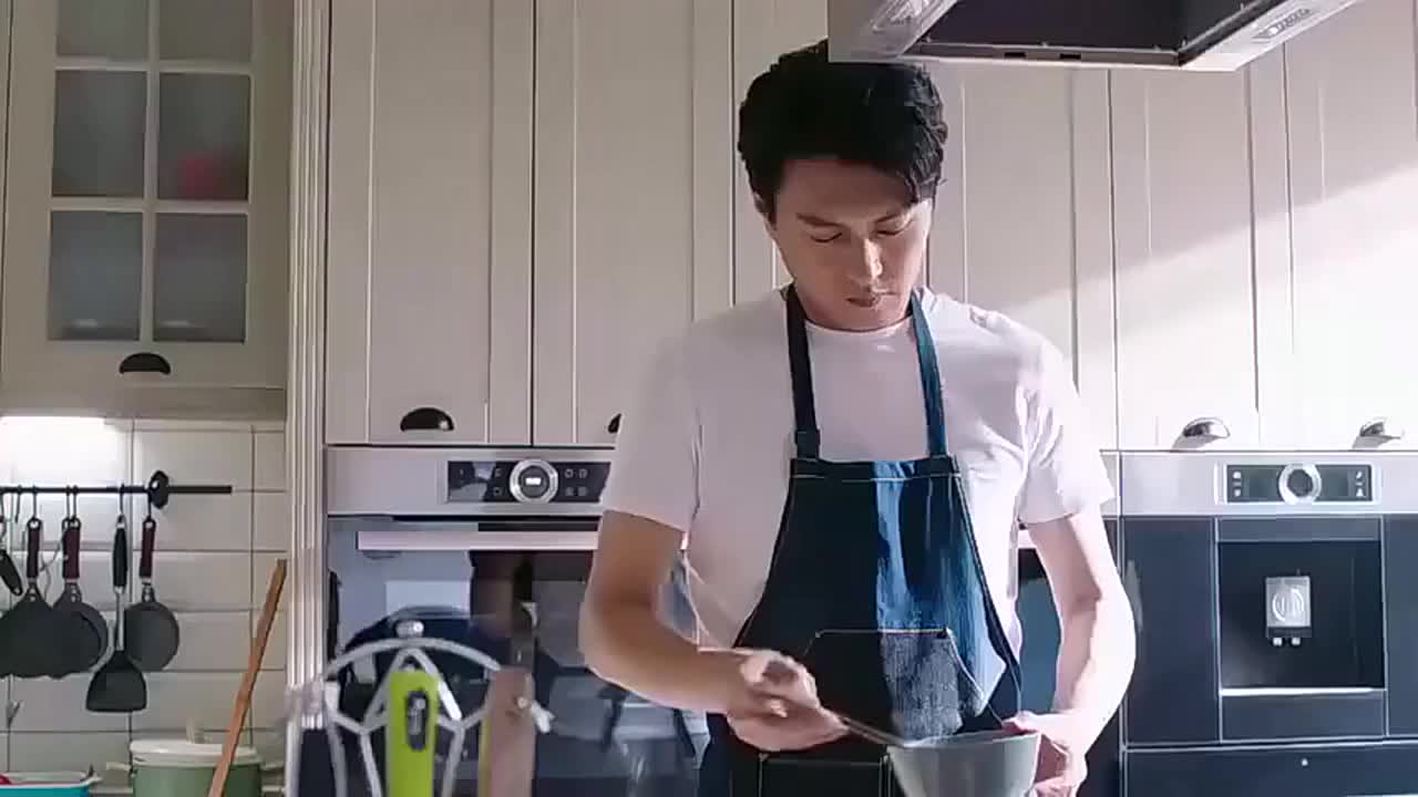 外科风云:一开门,陈绍聪发现厨房上演吻戏,激动得立马告诉杨羽