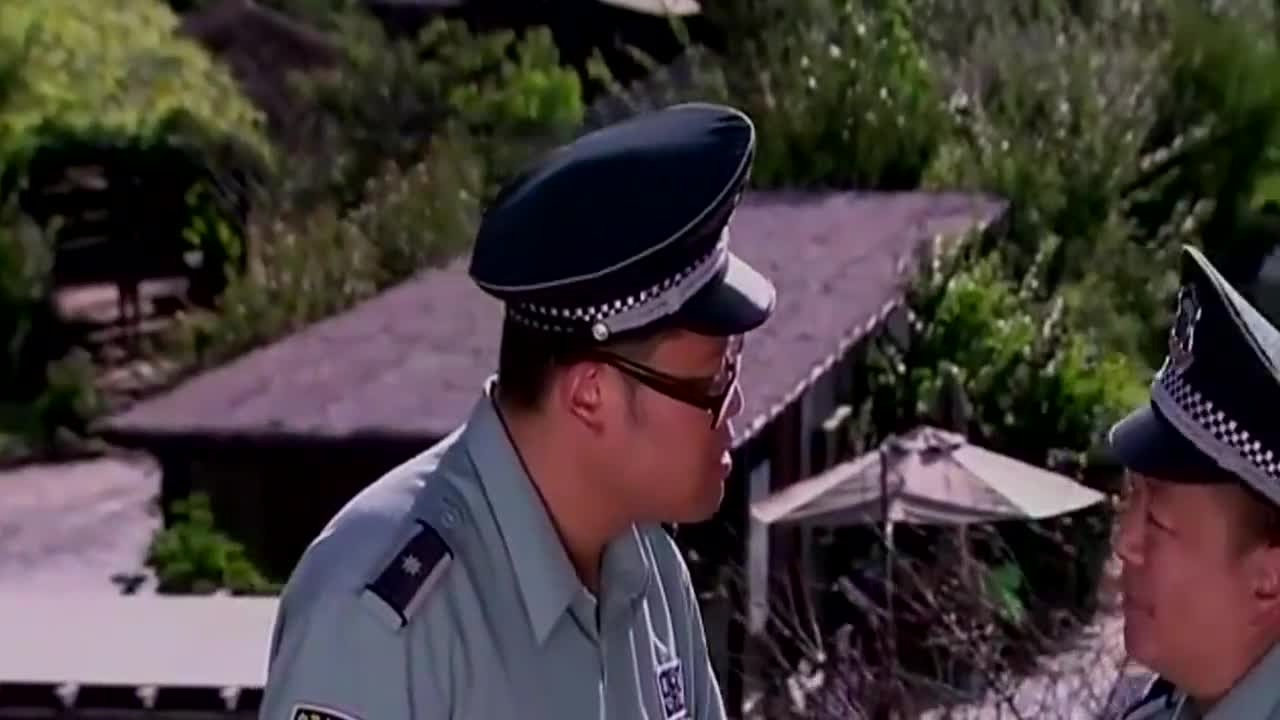 乡村爱情:瓶底子问豁牙子,是不是被晓峰骗了,几人去村部