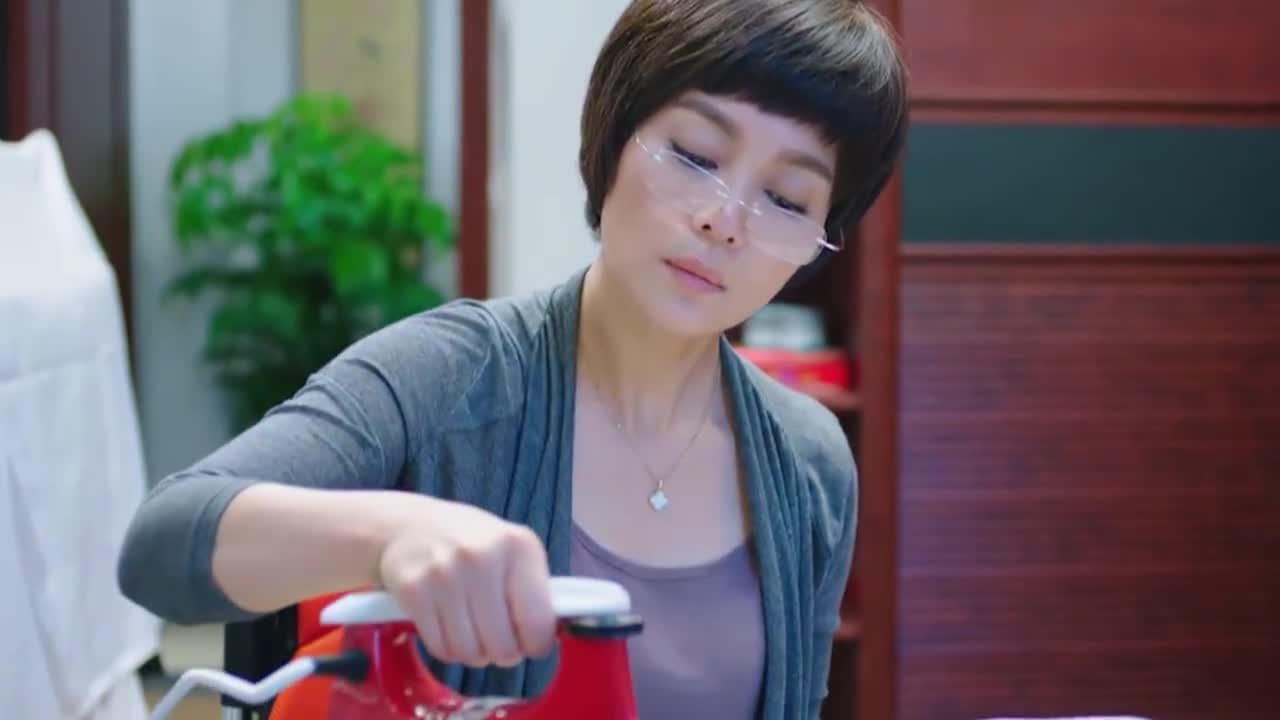 家庭秘密:丽华呼叫保姆,让她看若冰,丽华自言