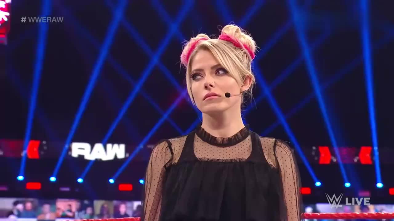 wwe:小魔女要求兰迪把自己就地火化?