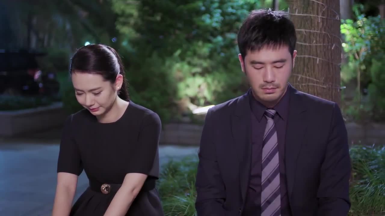 你好乔安:富二代请朋友喝酒,不料付账时卡刷不了,朋友看笑话!