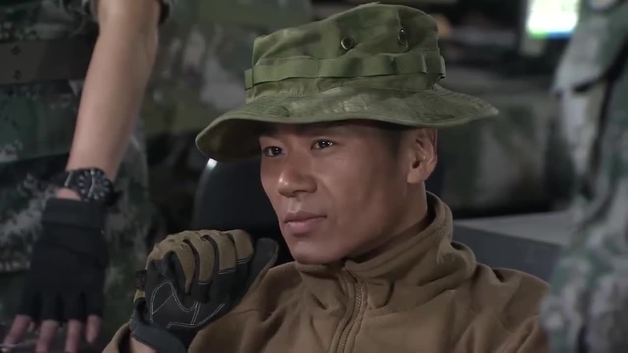 女兵们进行分组进攻,雷战脸上洋溢起笑容,都在他的计划之中?