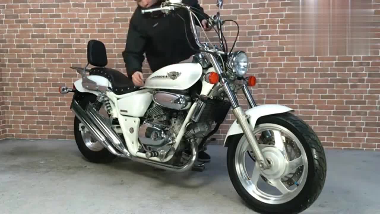 本田太子车马格纳250声浪展示,听听v缸发动机的声浪吧!