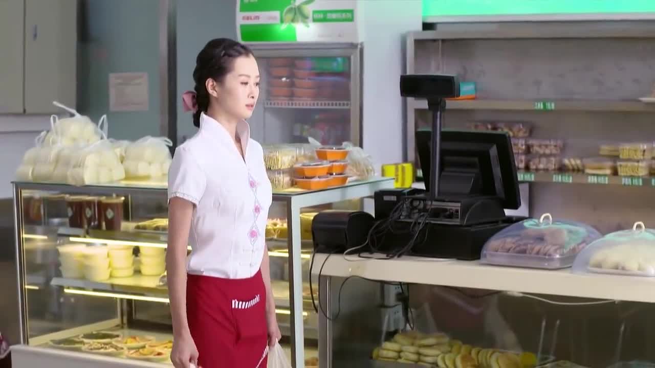 穷小伙出差外地,吃饭时听饭店老板娘声音耳熟,一抬头看懵了