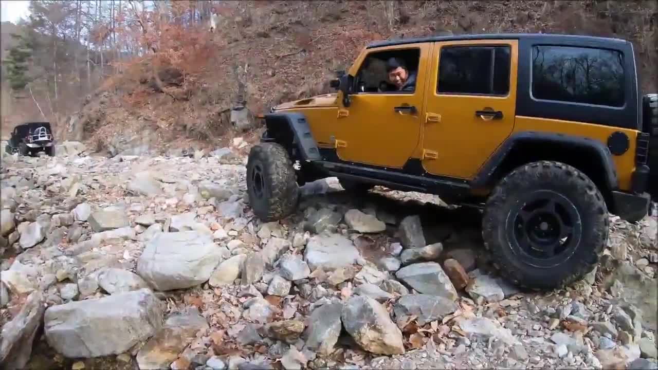 吉普牧马人挑战山石越野