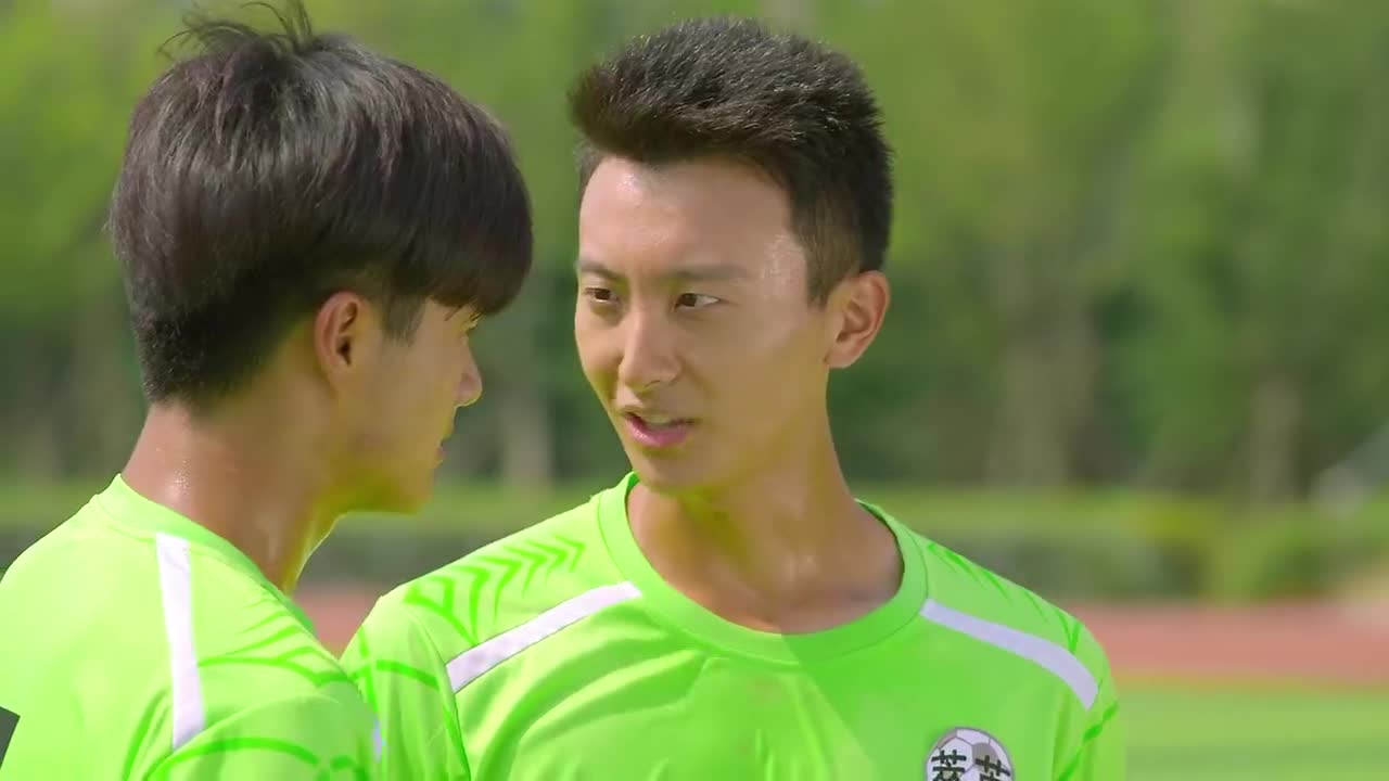 旋风十一人:大学足球队没点实力,连一群中学生都踢不过,惨败