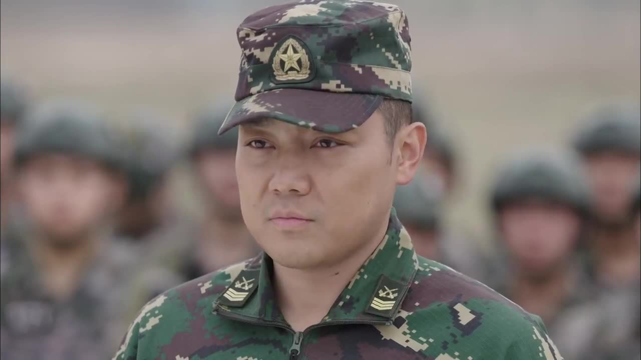 特种兵之霹雳火:新兵一千米活鸡爆头,007这枪法,教官都震惊了