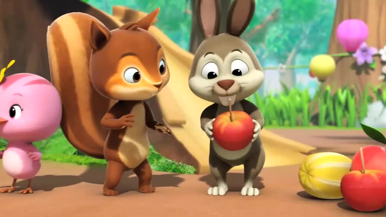 萌鸡小队:小松鼠真是开心,还能吃苹果,这也太棒了吧