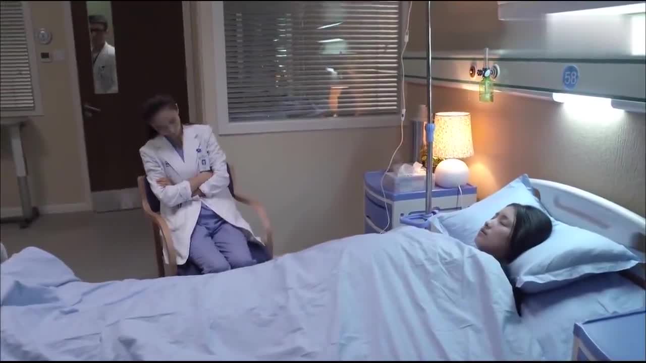 产科医生:何晶病房守夜打瞌睡,肖程看到,下秒举动太暖了