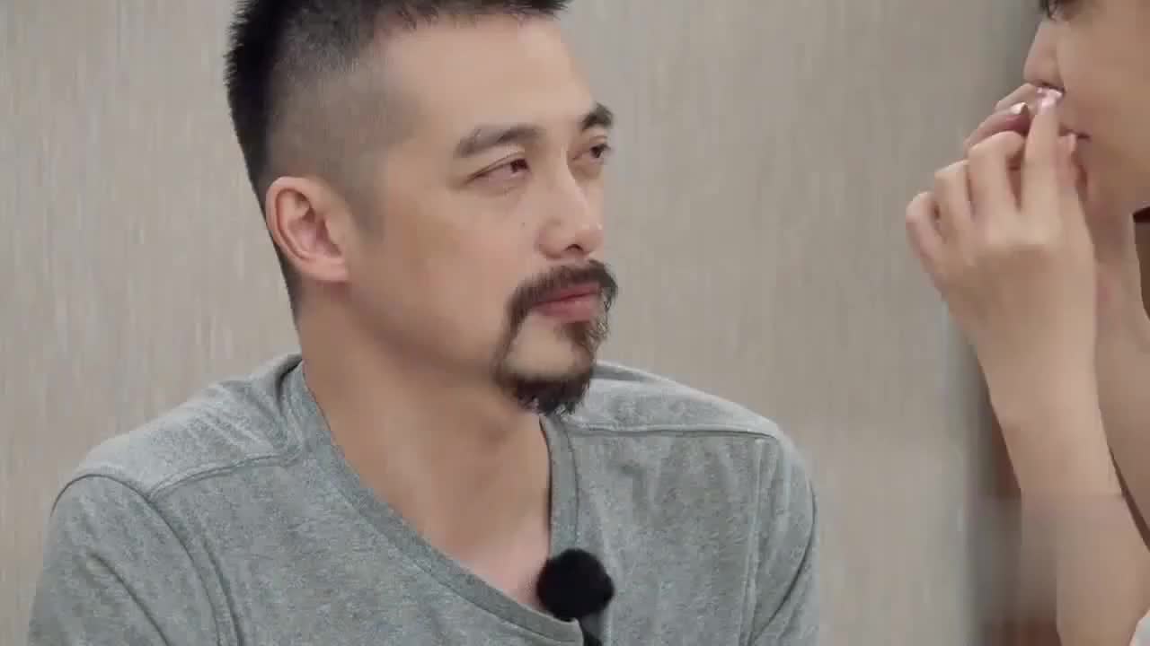 杨子姗帮吴中天修胡子,狗粮撒得猝不及防,朱丹狂吃狗粮!